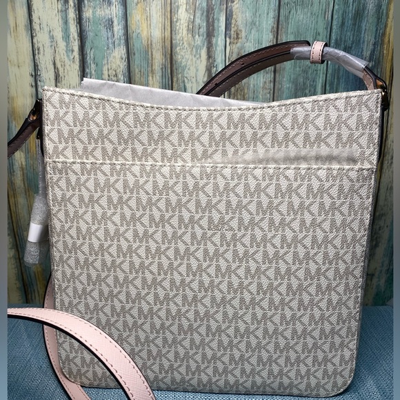 MICHAEL KORS JET SET TRAVEL LARGE LOGO MESSENGER BAG - Picture 5 of 9